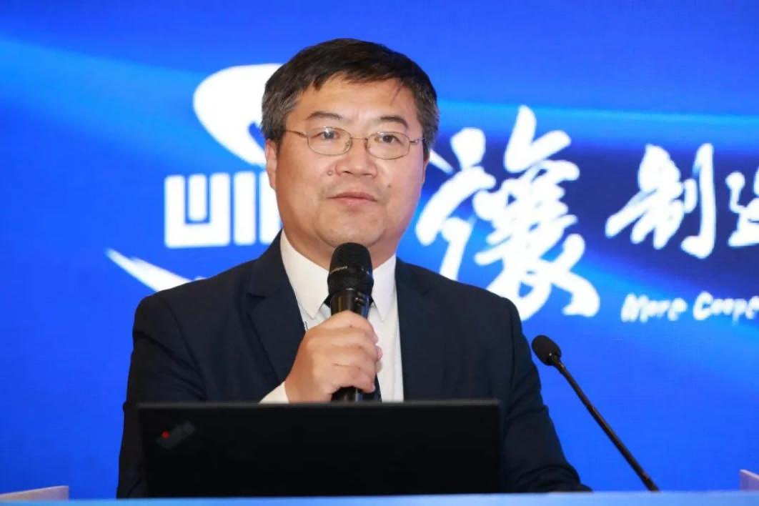  同濟大學(xué)工業(yè)4.0學(xué)習(xí)工廠主任/國家智能制造專家委員會委員陳明教授作報告